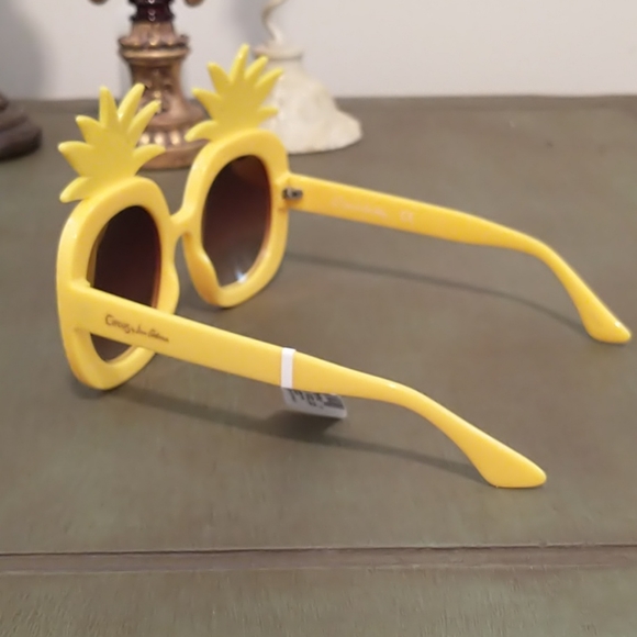 Circus by Sam Edelman Pineapple Sunglasses - Picture 4 of 4